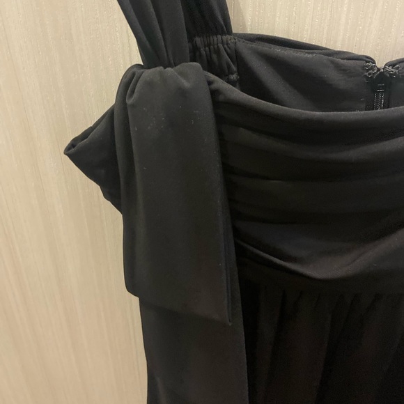 Gorgeous Vera Wang LBD - Picture 2 of 3